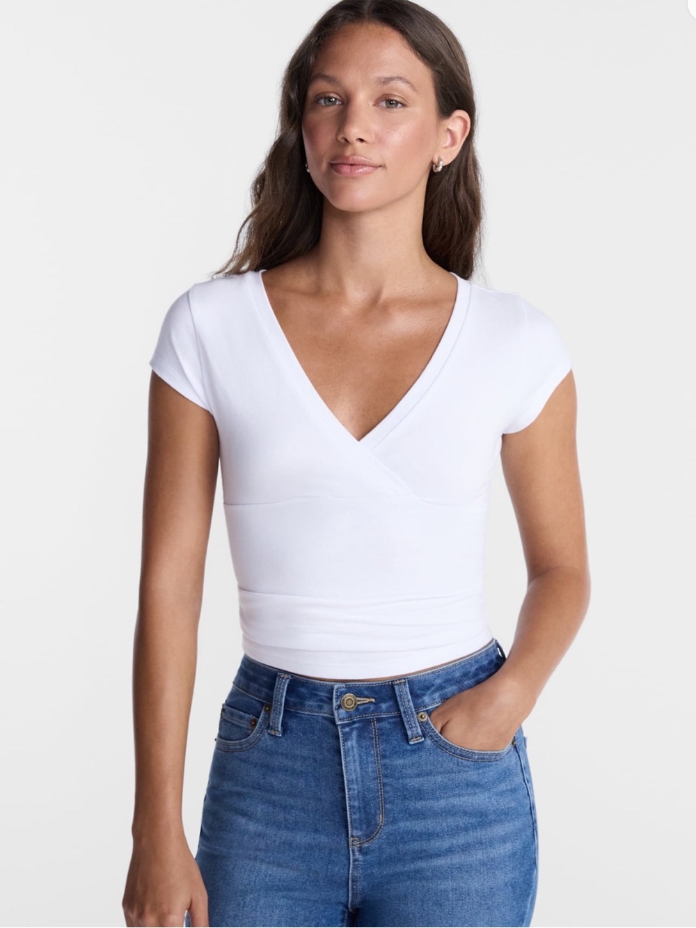 No Boundaries Women’s Surplice Cap Sleeve Top NWT